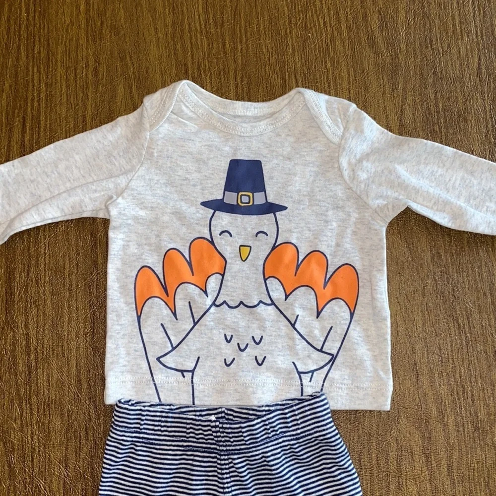 Nwot Carter’s outfit size NB